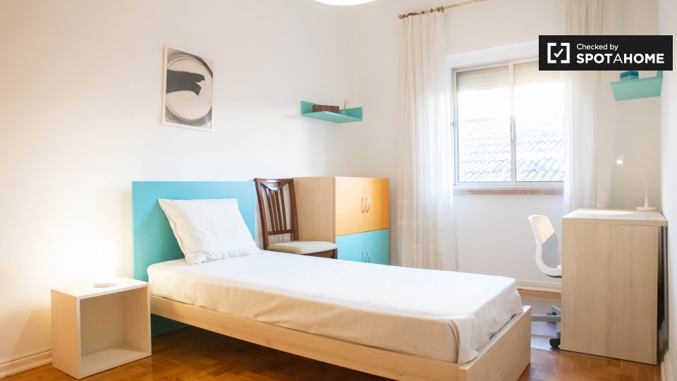 Double room Lisbon, 3 beds, 60m² — photo 5