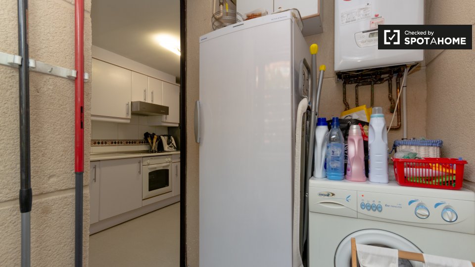 Double room Madrid, 3 beds, 100m² — photo 9