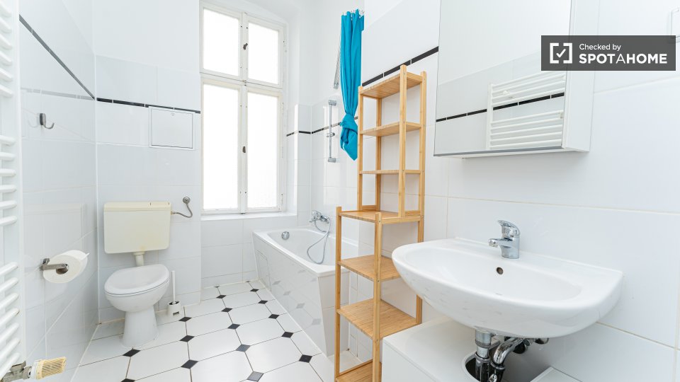 Double room Berlin, 2 beds — photo 9