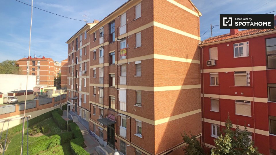 Double room Madrid, 3 beds, 50m² — photo 18