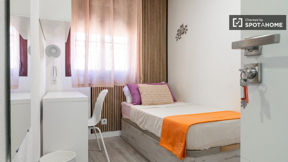 Habitación en piso compartido en alquiler en Vista Alegre, Madrid