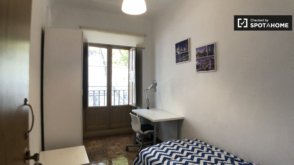Double room Madrid, 5 beds, 100m² — photo 2