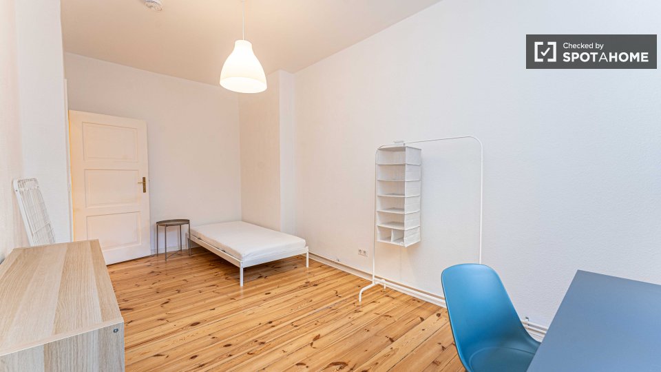 Double room Berlin, 3 beds, 73m² — photo 11