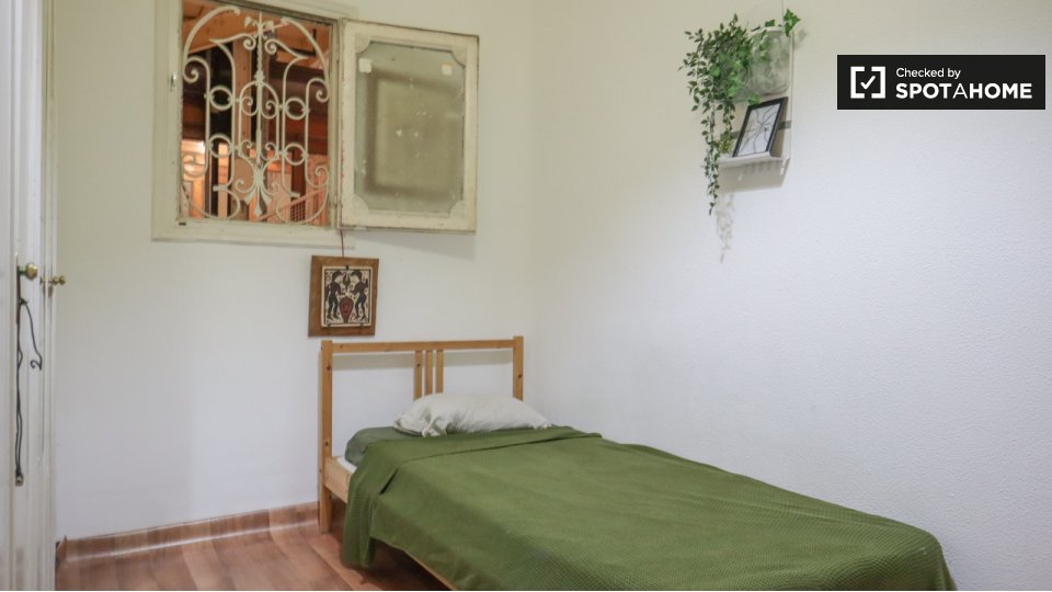 Double room Madrid, 12 beds, 280m² — photo 1
