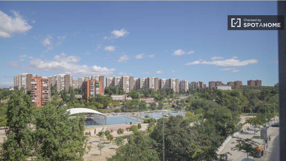 Double room Madrid, 3 beds, 70m² — photo 18