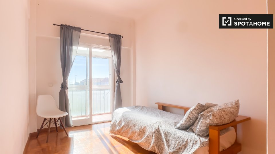 Apartment Lisbon, 2 beds, 61m² — photo 15