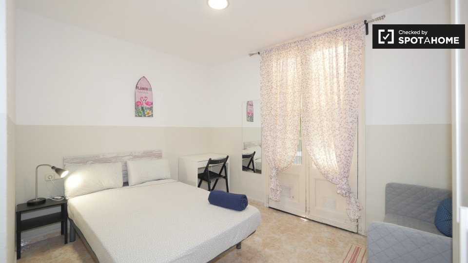 Double room Barcelona, 3 beds, 55m² — photo 2