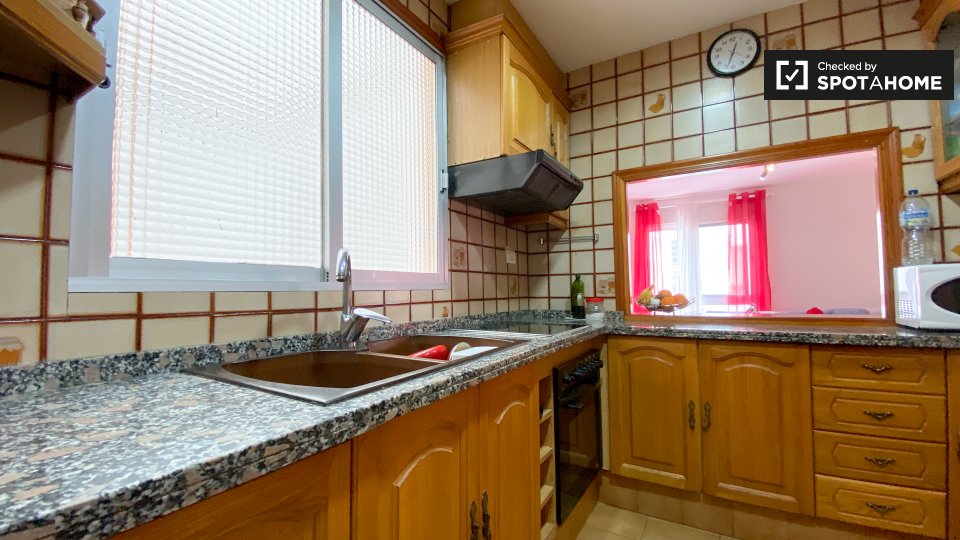 Double room Valencia, 3 beds, 75m² — photo 9