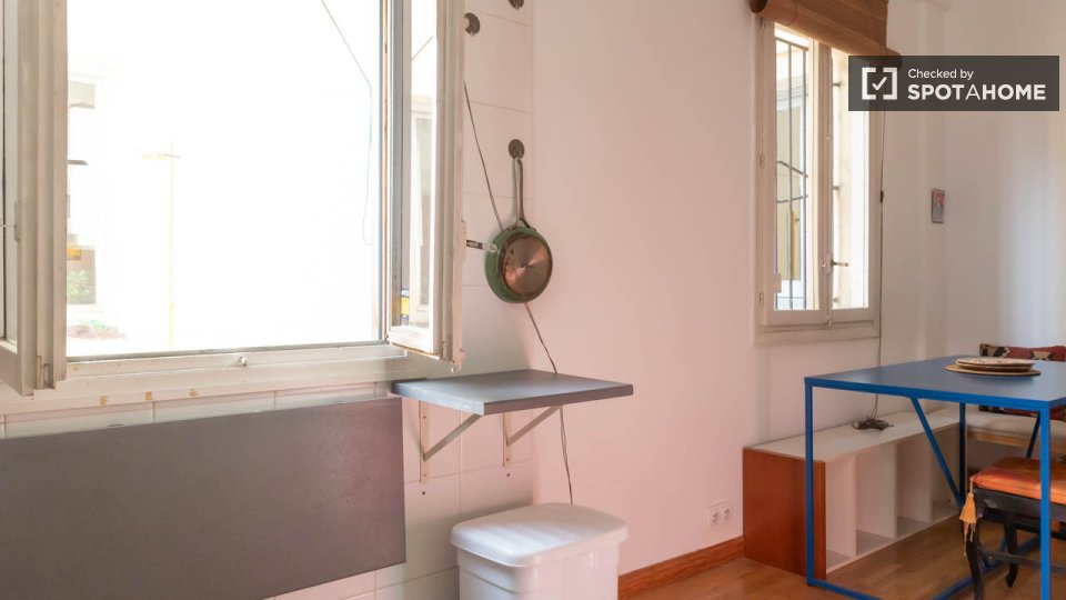 Double room Madrid, 2 beds — photo 3