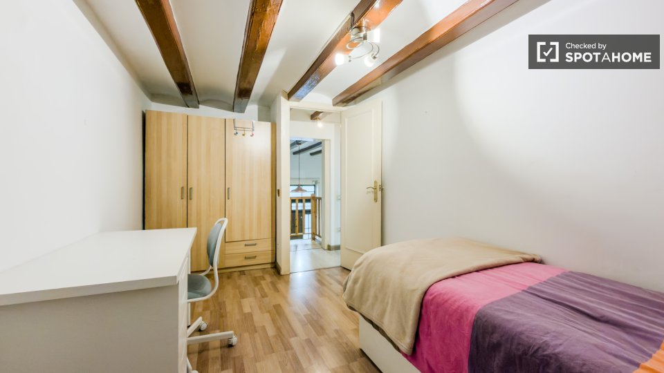 Double room Barcelona, 3 beds, 68m² — photo 28
