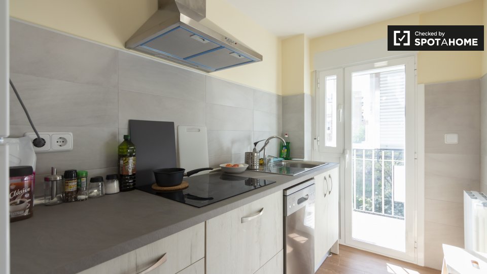 Double room Madrid, 3 beds, 65m² — photo 15