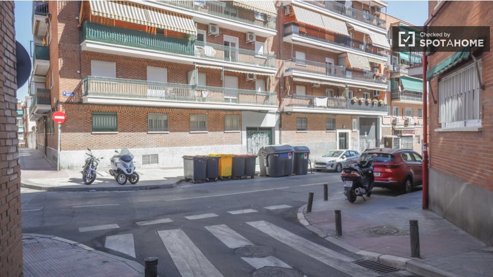Double room Madrid, 5 beds, 140m² — photo 6