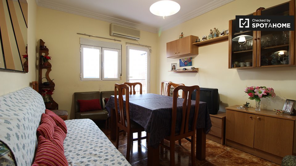 Double room Madrid, 3 beds, 80m² — photo 9
