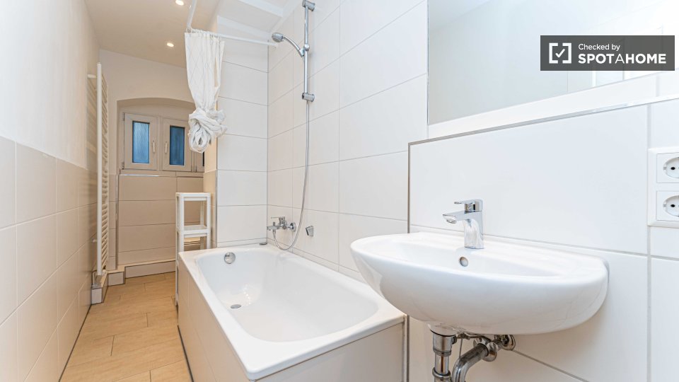 Double room Berlin, 3 beds, 73m² — photo 13