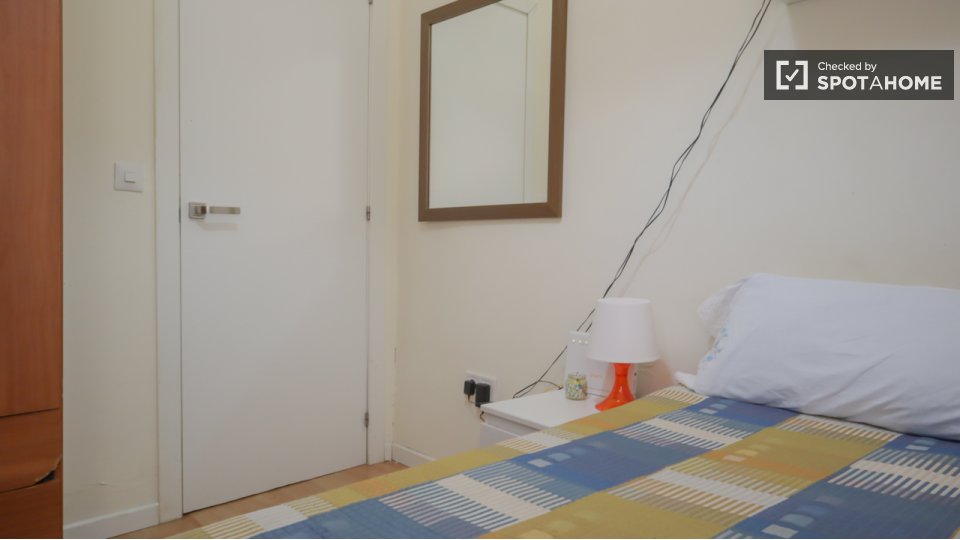 Double room Madrid, 3 beds — photo 14