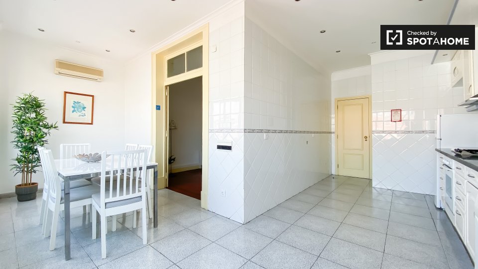 Apartment Lisbon, 3 beds — photo 8