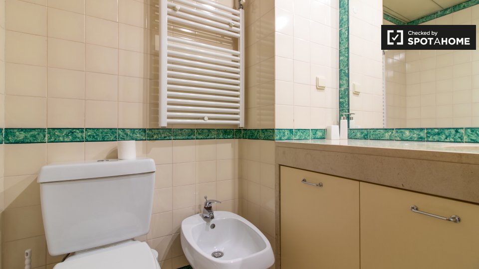 Double room Lisbon, 5 beds, 144m² — photo 11