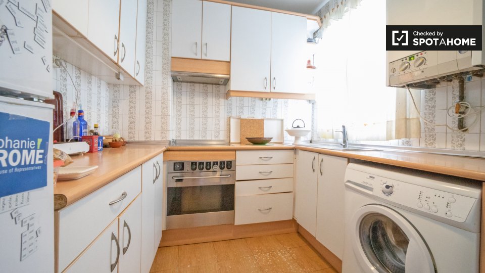 Double room Madrid, 5 beds, 150m² — photo 13