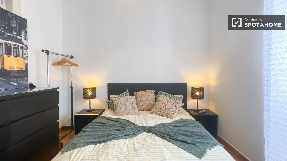 Double room Lisbon, 3 beds, 80m² — photo 23