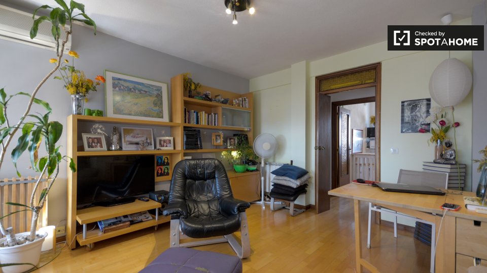 Double room Madrid, 3 beds — photo 6