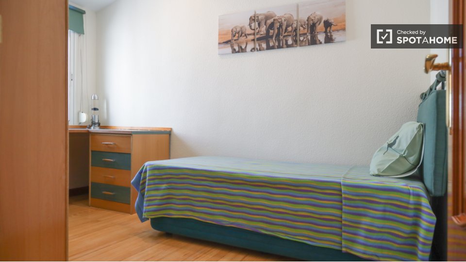 Double room Madrid, 5 beds — photo 7