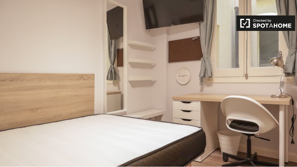 Double room Madrid, 5 beds, 120m² — photo 9