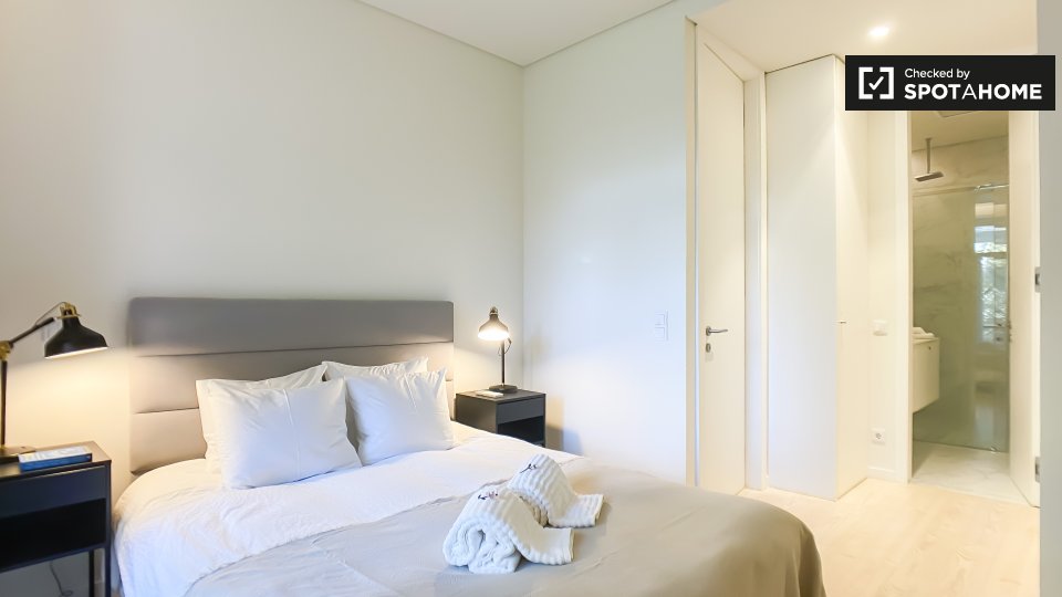 Apartment Lisbon, 2 beds, 130m² — photo 14