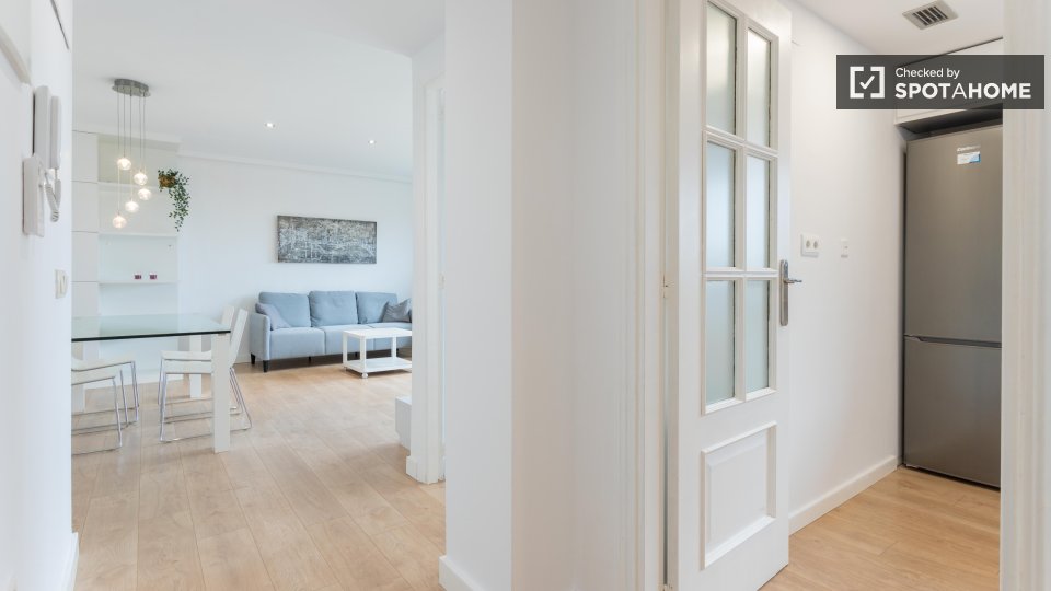 Apartment Valencia, 4 beds, 152m² — photo 1