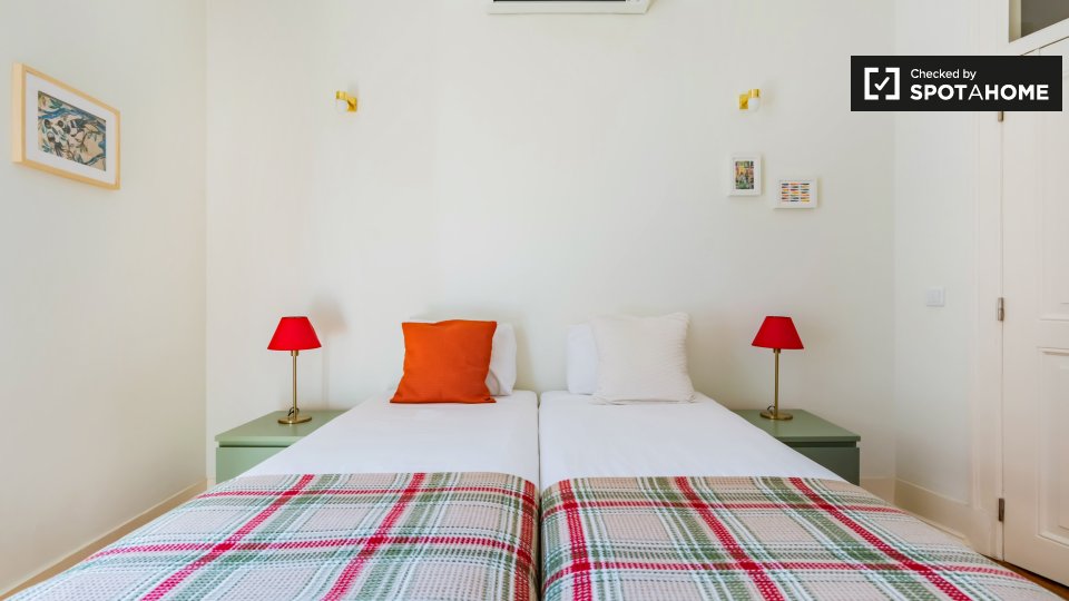 Apartment Lisbon, 3 beds — photo 18