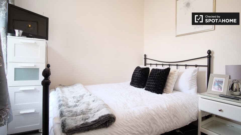 Double room London, 3 beds, 70m² — photo 1