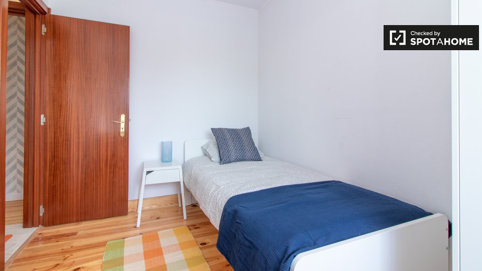 Apartment Lisbon, 5 beds, 90m² — photo 2