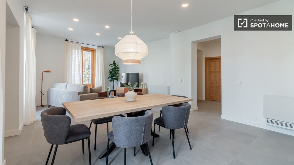 Apartamento de 2 dormitorios en alquiler en Palacio, Madrid