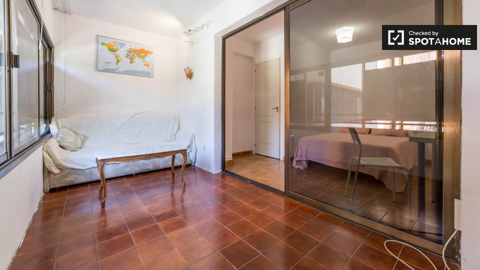 Double room Valencia, 6 beds, 140m² — photo 4