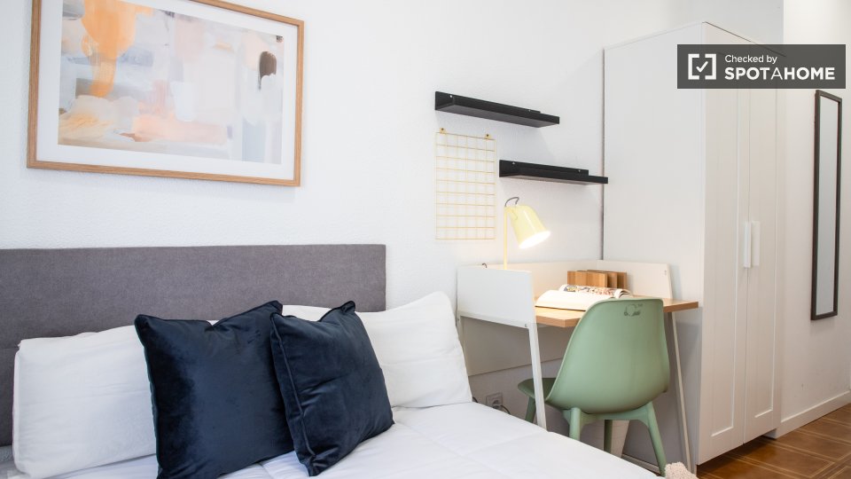 Double room Madrid, 5 beds — photo 16