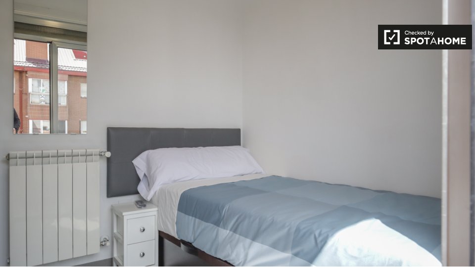 Double room Madrid, 5 beds — photo 4