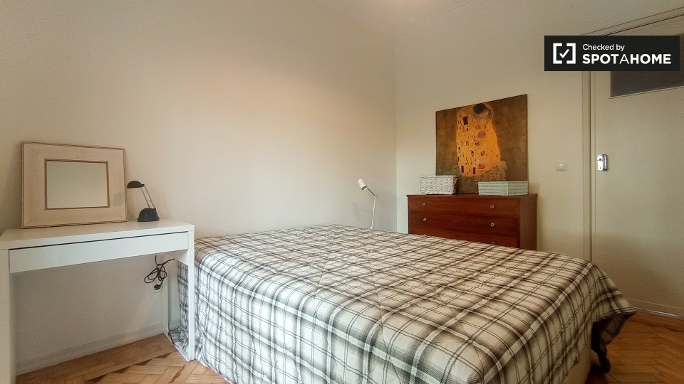 Apartment Lisbon, 2 beds, 68m² — photo 8