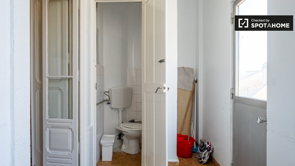 Double room Lisbon, 6 beds — photo 11