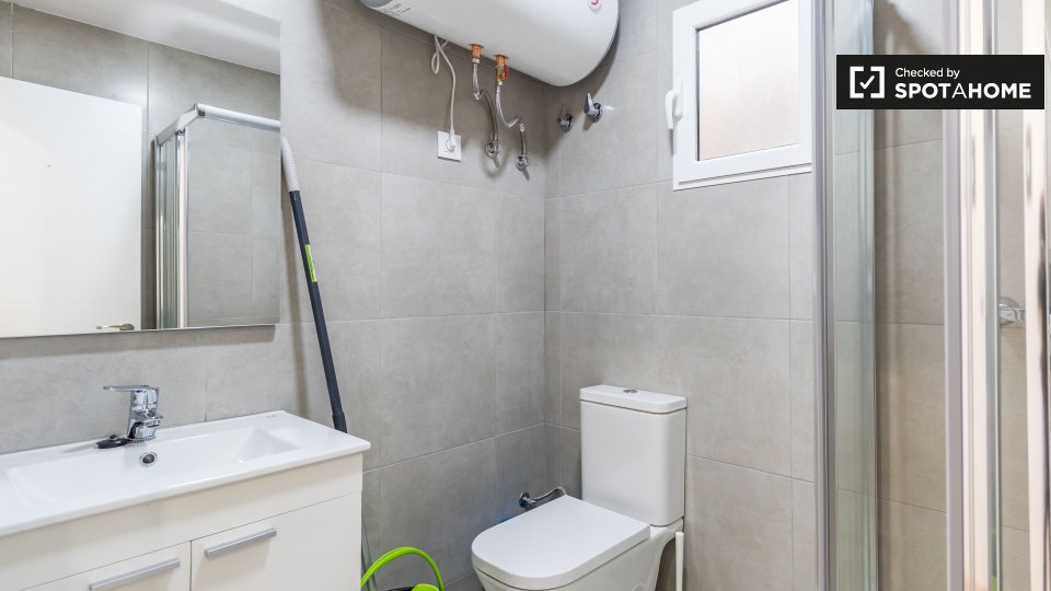 Double room Valencia, 3 beds, 80m² — photo 9