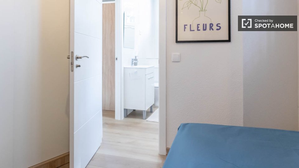Double room Madrid, 7 beds — photo 12