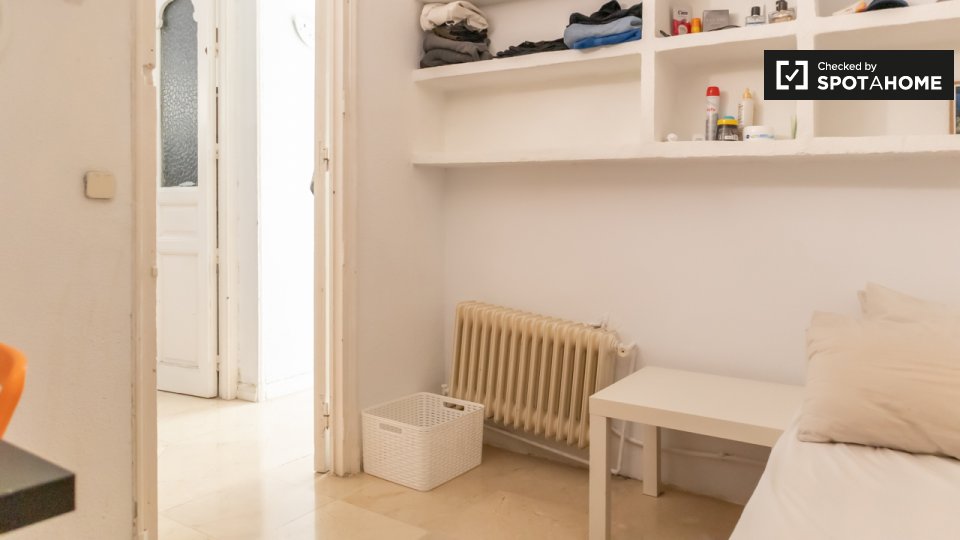 Double room Madrid, 6 beds — photo 2