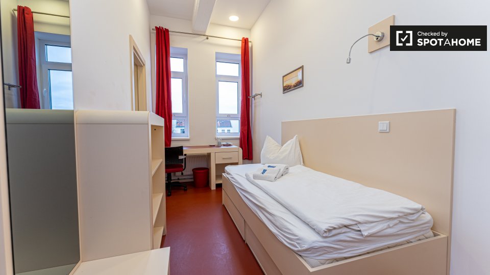 Double room Berlin, 2 beds, 15m² — photo 1