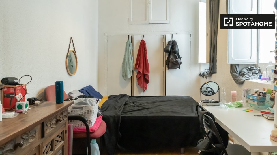 Double room Madrid, 5 beds, 110m² — photo 1