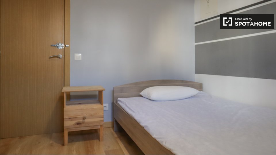 Double room Madrid, 7 beds, 160m² — photo 15