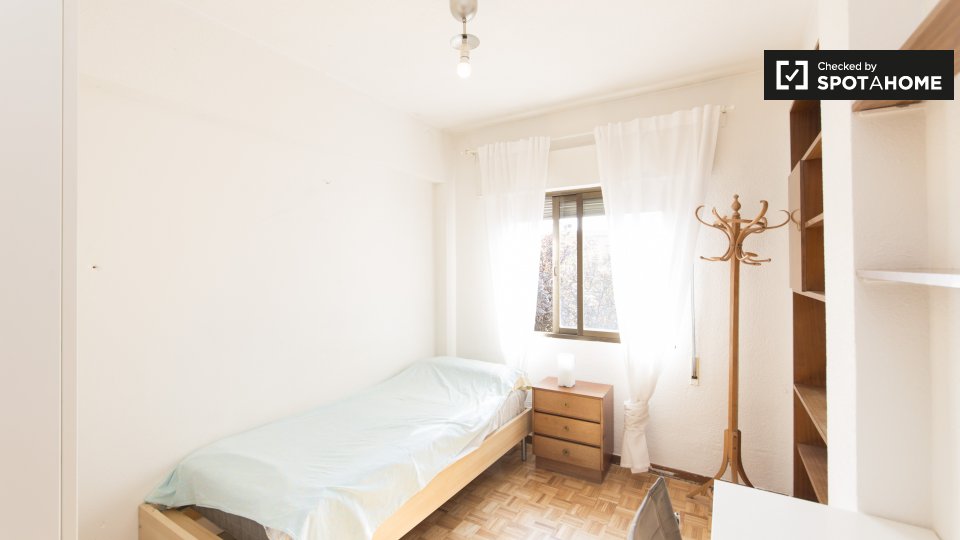 Double room Madrid, 4 beds, 140m² — photo 2