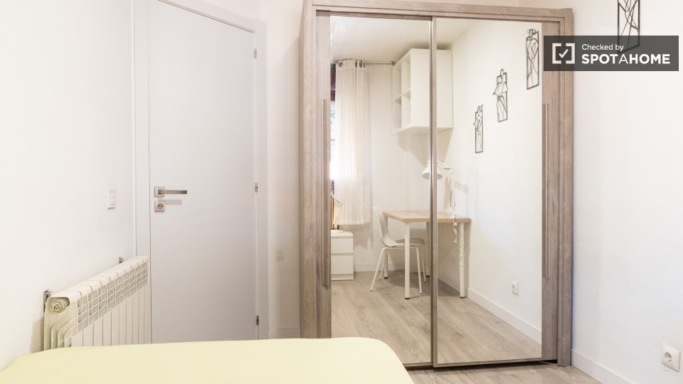Double room Madrid, 5 beds, 101m² — photo 84