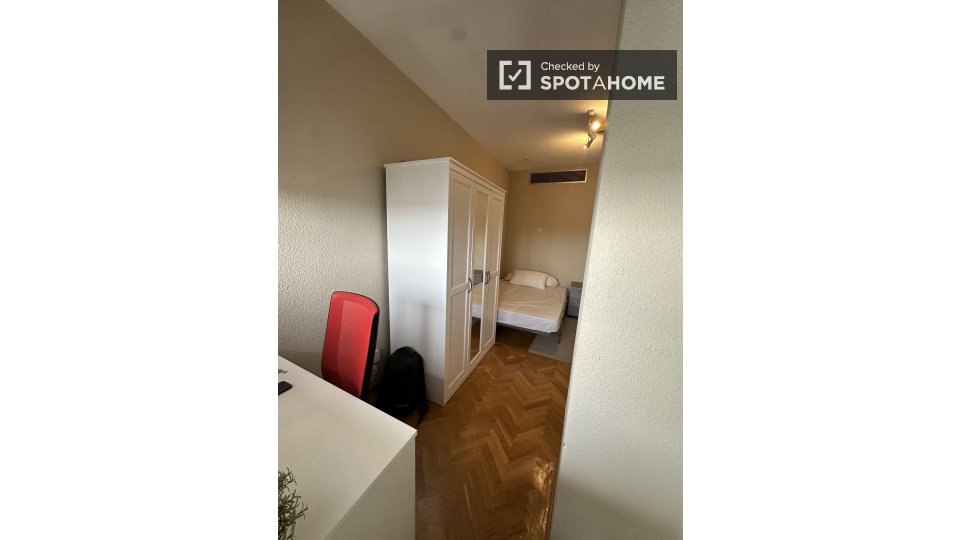 Double room Madrid, 5 beds — photo 14