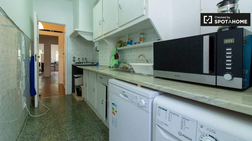 Double room Lisbon, 3 beds, 75m² — photo 6