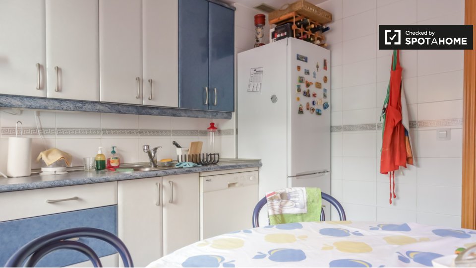Double room Madrid, 2 beds — photo 9