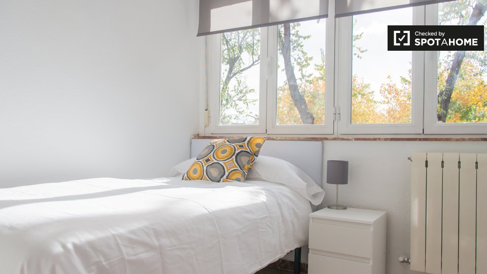 Double room Madrid, 4 beds, 74m² — photo 5