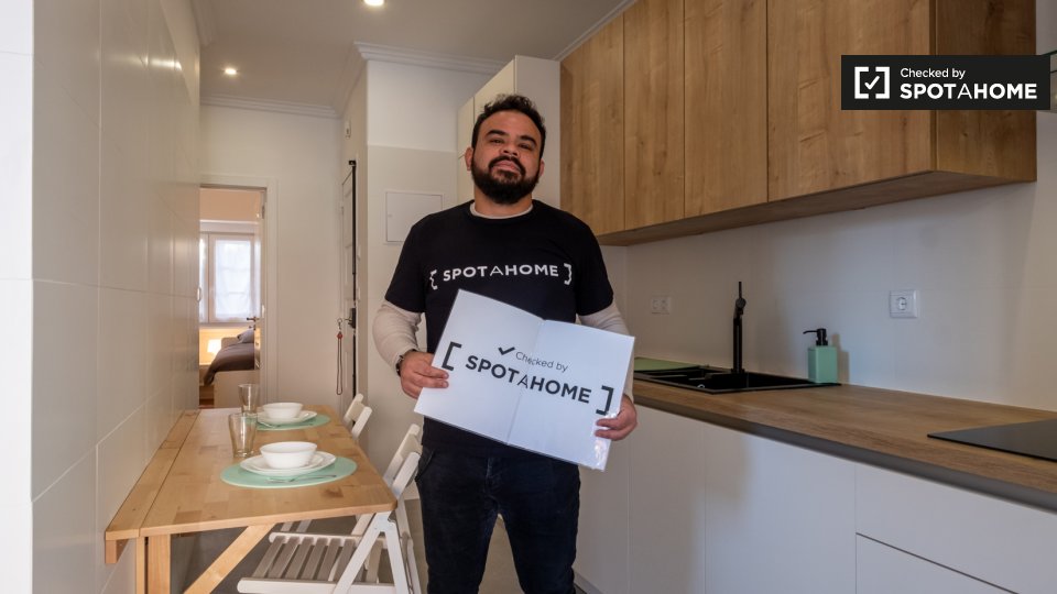 Double room Lisbon, 3 beds, 150m² — photo 8